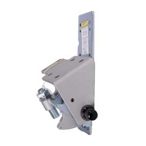 Vue de côté d'un pare-chute câbles de porte sectionnelle industrielle