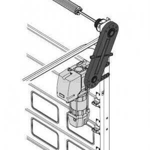 La transmission à chaîne permet de déporter le moteur latéral d'une porte sectionnelle industrielle qand in n'y a pas de place en bout d'arbre pour le moteur