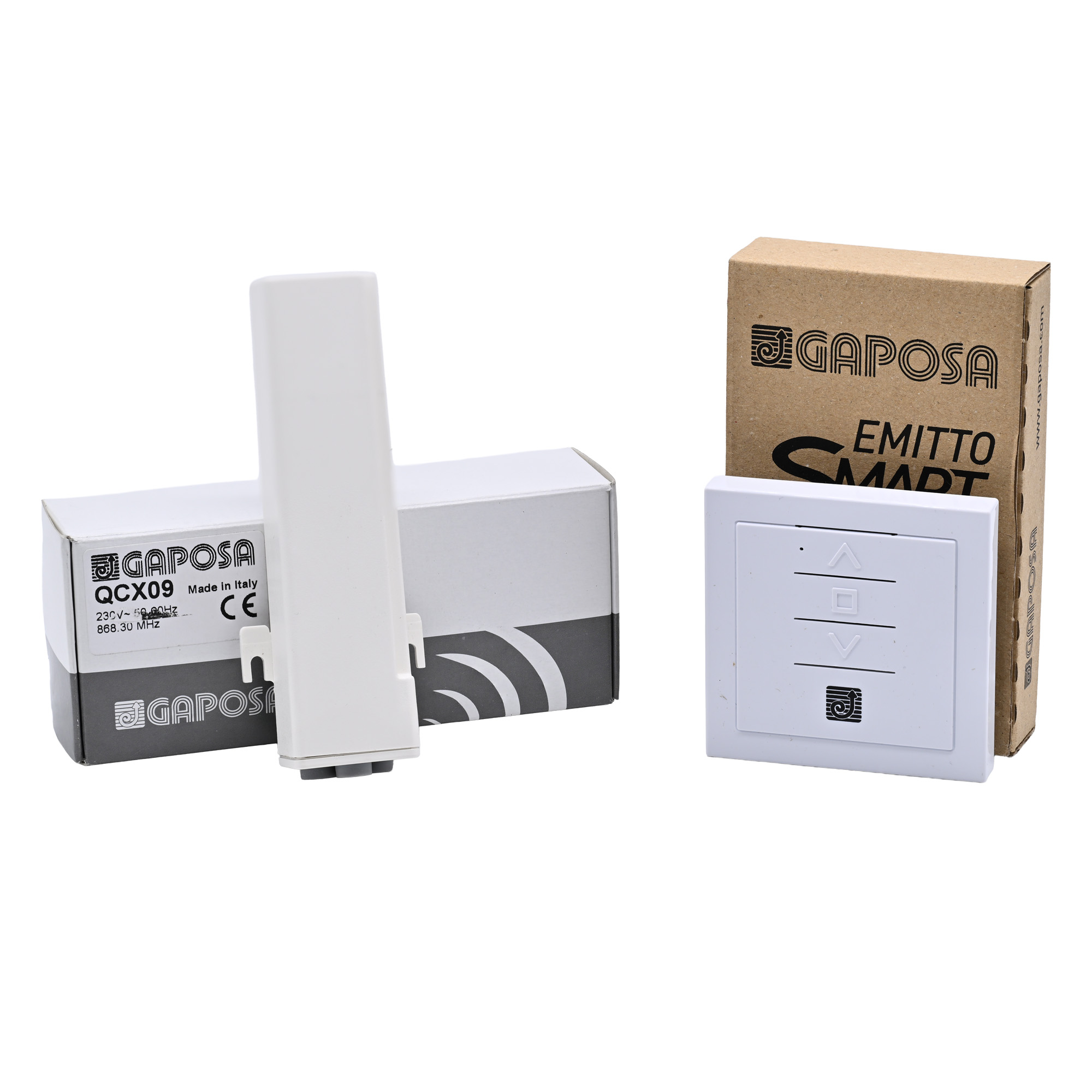 Kit pour radio-commander un store de terrasse composé d'un récepteur radio étanche et d'une télécommande murale