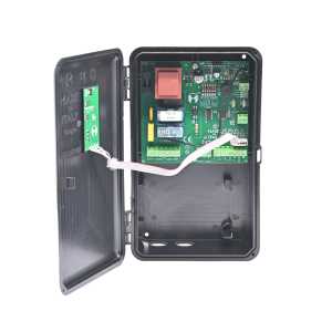 Intérieur de l'armoire de commande du kit radio pour porte enroulable et grille métallique